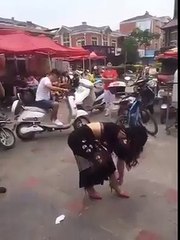 What happend with her !! lolx