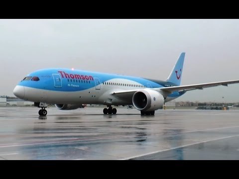 Napoli - Thomson Boeing 787 Dreamliner , il gigante dei cieli atterra a Capodichino (15.07.16)