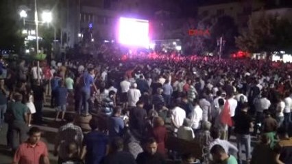 Aksaray'da Halk Darbe Girişimine Karşı Meydanlarda Toplandı