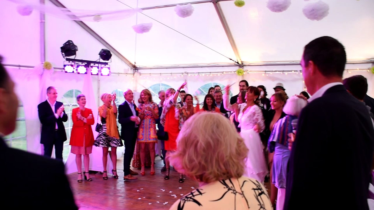 Entrée de Cérémonie Laïque "All you need is love" | Mariage d'Isabelle & Eric