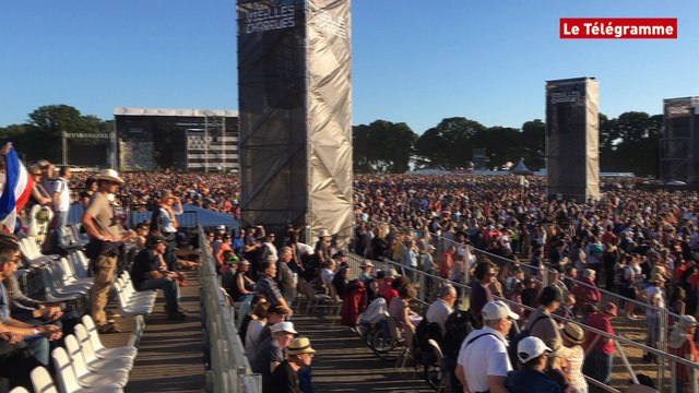 Vieilles Charrues. La minute de silence qui se transforme en marseillaise