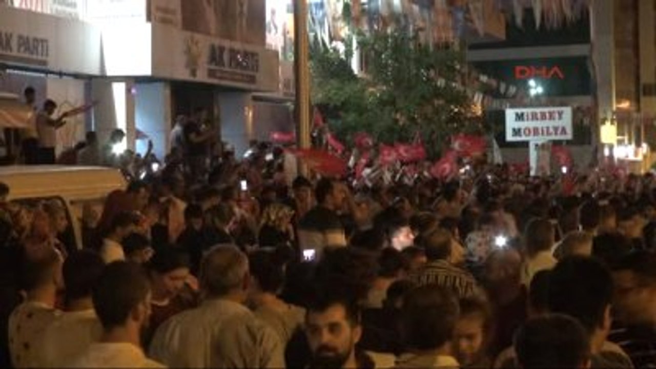 Diyarbakır Doğu ve Güneydoğu'da Halk Sokağa Döküldü