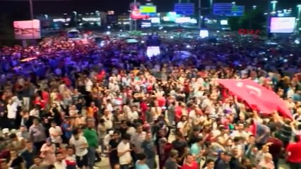 Thousands welcome Turkey's president