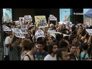 Protesto contra tarifa tem confronto e depredação em SP