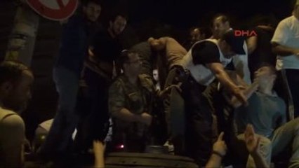 Emniyet Müdürü Askeri Kamuflajla Vatan Caddesi'nde Tank İçinde Yakalandı