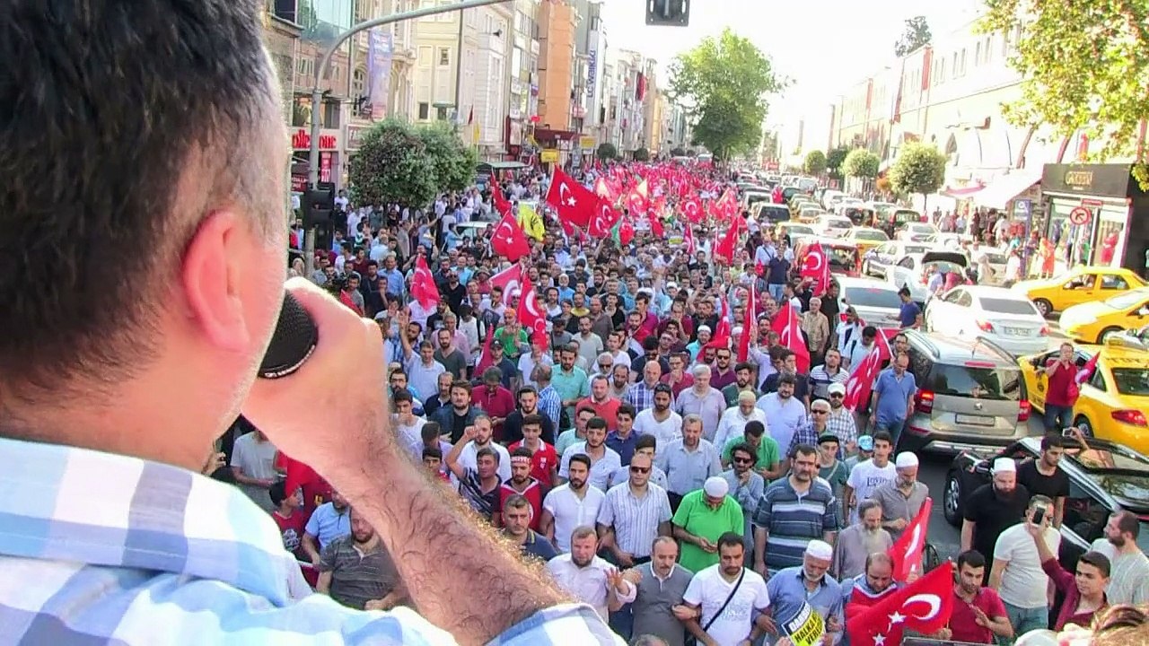 Juízes são afastados e militares presos na Turquia