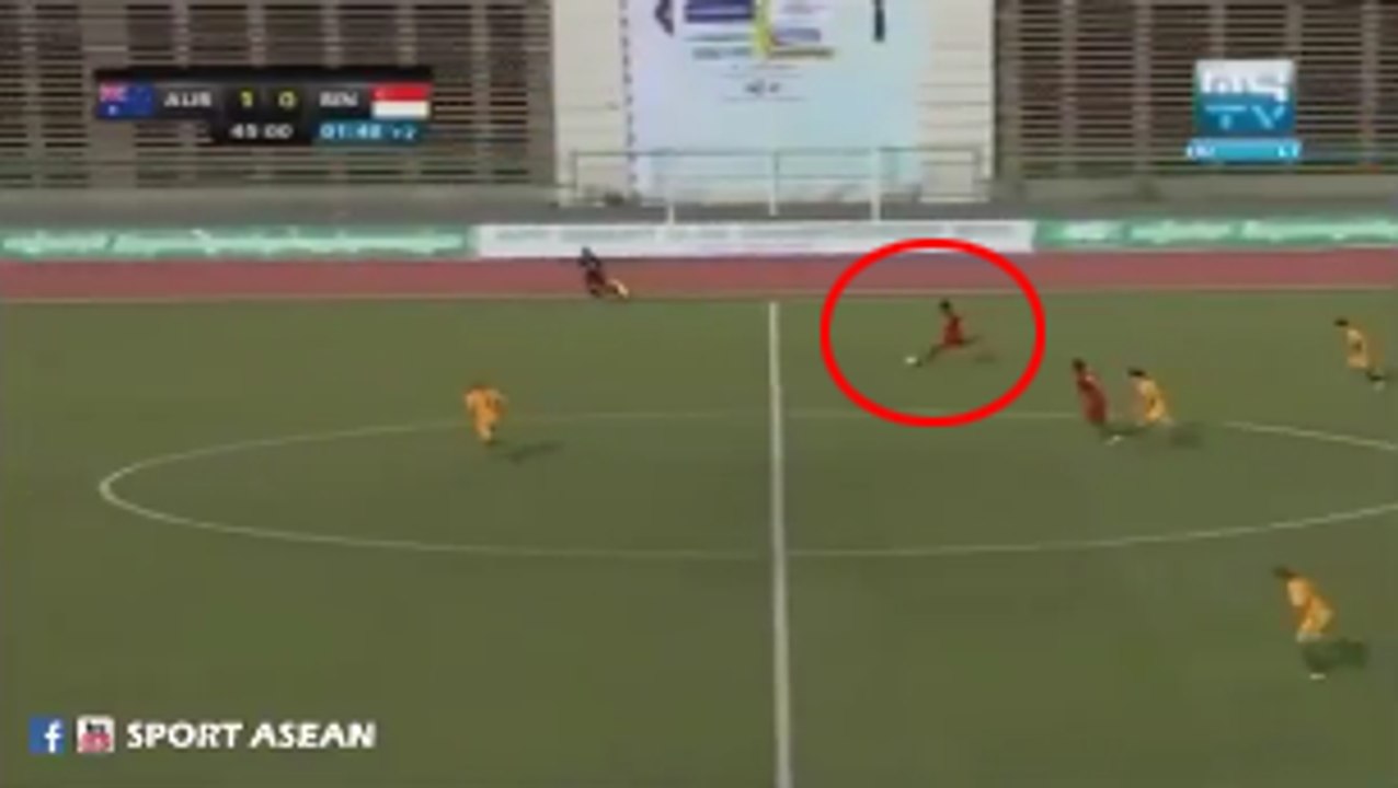 Singapore U-16 Player Scores A Goal From The Middle Of The Pitch vs Australia U-16!