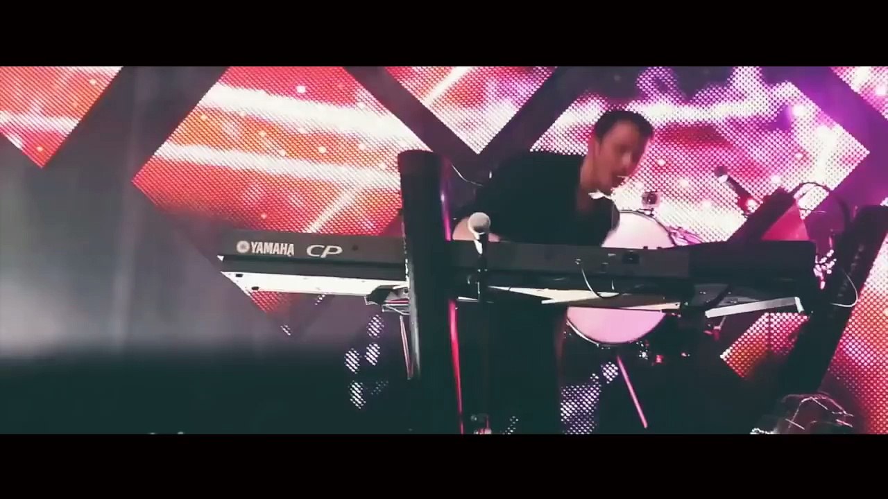 DJ Fresh & Ellie Goulding - Flashlight