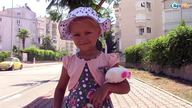 Ярослава и Хелло Китти купаются в море. Ярослава летит Домой! Видео для детей Antalya 2016