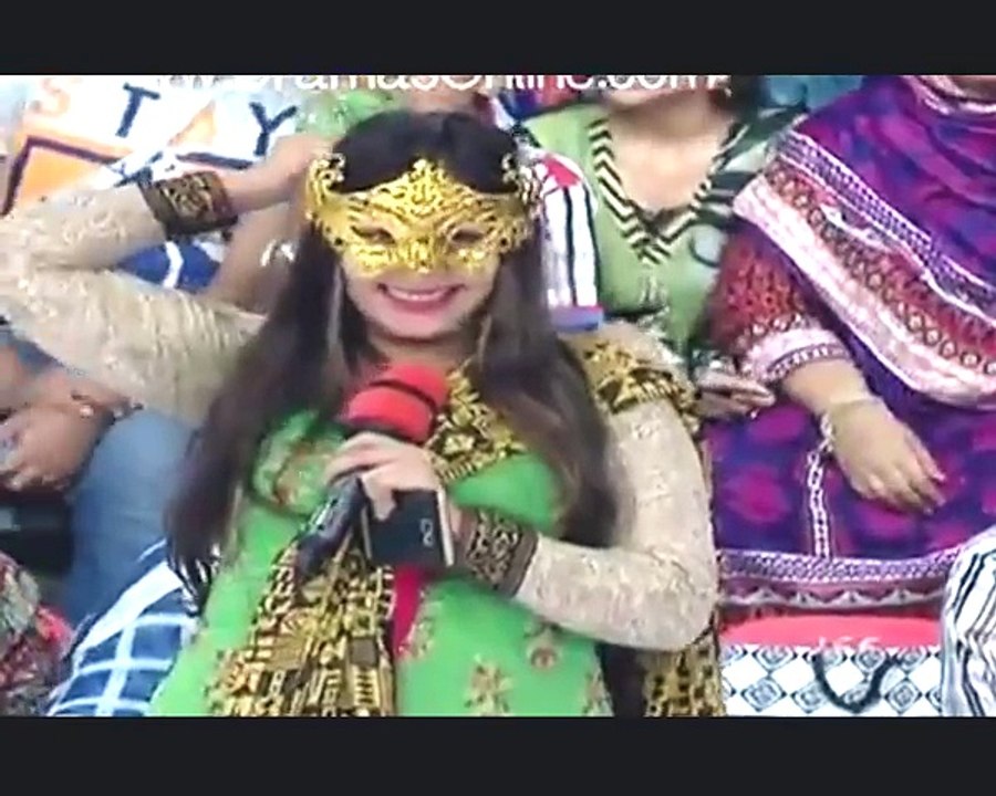 See What Fahad Mustafa Said To This Lady - YouTube