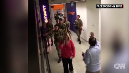 Videos shows soldiers clear out CNN Turk