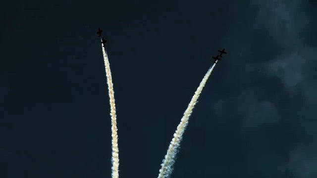 Les pilotes de Fort McMurray dessinent un coeur dans le ciel. Magique