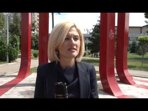 Lajme - Kryetarja Kusari-Lila homazhe për 17 vjetorin e Çlirimit