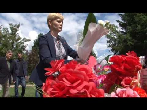 Lajme - Përfaqësues të Partive dhe OVL UÇk homazhe për Ditën e Çlirimit