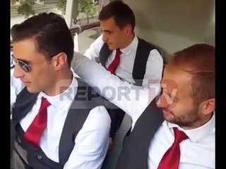 Report TV - Pamjet e rrugëtimit brenda në autobusin e Kombëtares, festa ne Tirana Fan Zone