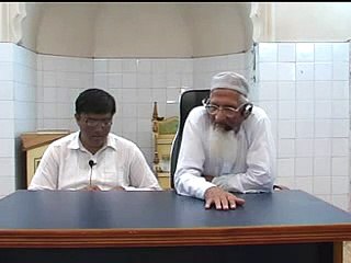 SALAM PHERNAY K FORUN BAAD MASJID SE NIKALNA MOULANA ISHAQ