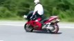 #Viral: Esto puede pasar cuando se hacen piruetas con la moto en el acceso