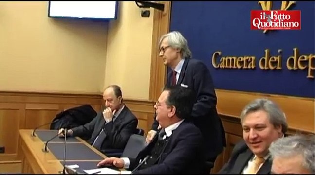 Sgarbi Monti, Fini e Casini Tre stronzi che vogliono i voti