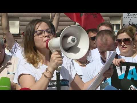 Protestë kundër HEC-eve; Larg duart nga Valbona - Top Channel Albania - News - Lajme