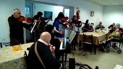 Funes Art: recital de Piazzola en el geriátrico