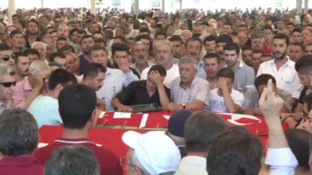 Demokrasi Şehitleri Son Yolculuklarına Uğurlanıyor -Karşıyaka Mezarlığı