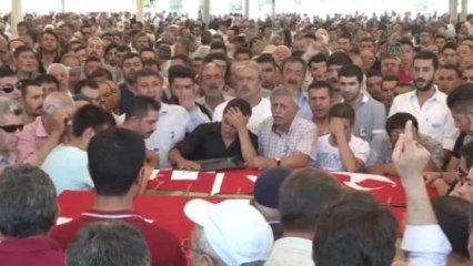 Demokrasi Şehitleri Son Yolculuklarına Uğurlanıyor -Karşıyaka Mezarlığı