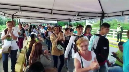 Download Video: Comienza flujo de venezolanos en frontera hacia Colombia