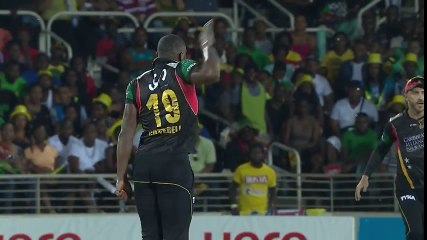 আম্পায়ারকে স্যালুট করেও সাকিবের উইকেট টি পেলেন না বোলার।