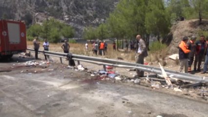 Tur Otobüsü Devrildi: 6 Ölü, 20 Yaralı