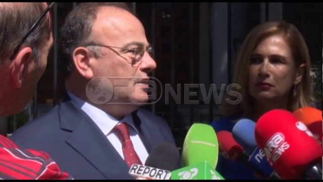 Ora News – Apeli rikthen në detyrë edhe dy drejtorët e Haki Çakos