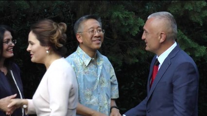 Report TV - Tiranë, Ambasada SHBA përkujton 4 korrikun, Lu shmang komentet