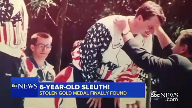 Ses parents la défend de fouiller dans les ordures…Mais attendez de voir ce qu’elle va y trouver