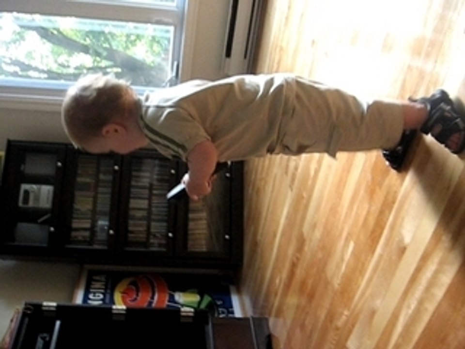 maxence qui avance marche