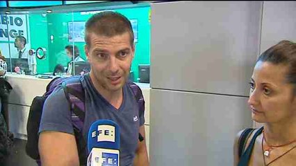 Los viajeros que regresan de Estambul dejan atrás horas de confusión y temor