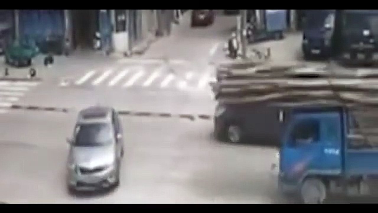 Un automobiliste tué par des bambous mal attachés à un camion