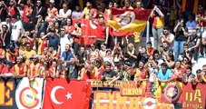 Galatasaray Taraftarı Dursun Özbek'i İstifaya Çağırdı