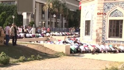 İzmir Konak Şehitleri İçin Cenaze Namazı