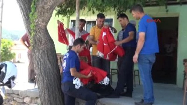 Balıkesir Şehit Polis Turgut Solak'ın Mahallesi Ovabayındır'da Yas