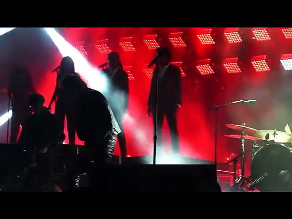 Tomber c'est facile - Johnny Hallyday - Les Arènes de Nîmes 02072015 © FloBoggi