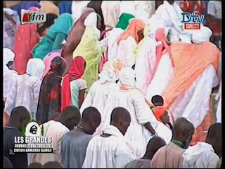 Prière de Maghrib effectué par tout un stade en Direct...Magnifique!!! Regardez