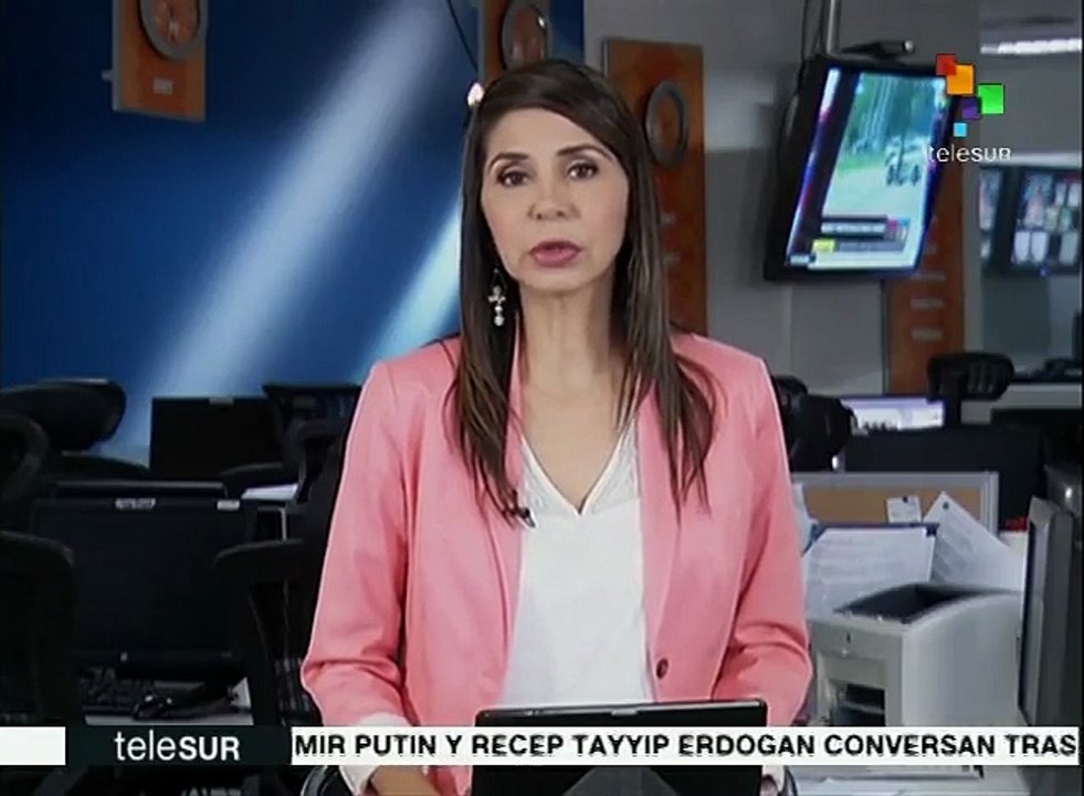 Policía de Turquía se enfrenta a golpistas en una base aérea en Konya