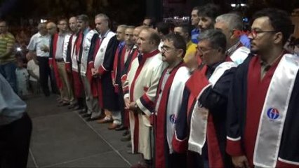 Gaziantep Akademisyenler Cübbelerini Giyerek Demokrasi Nöbeti Tuttu