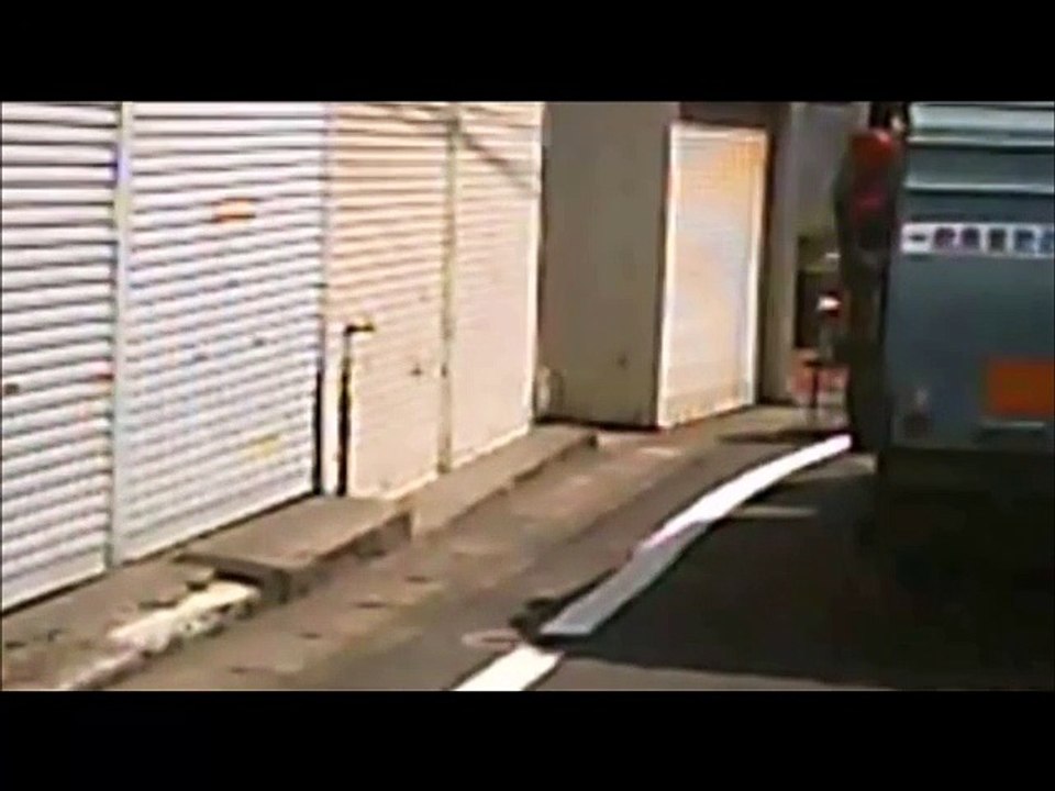ドラレコに映ったJKの衝撃的シーン