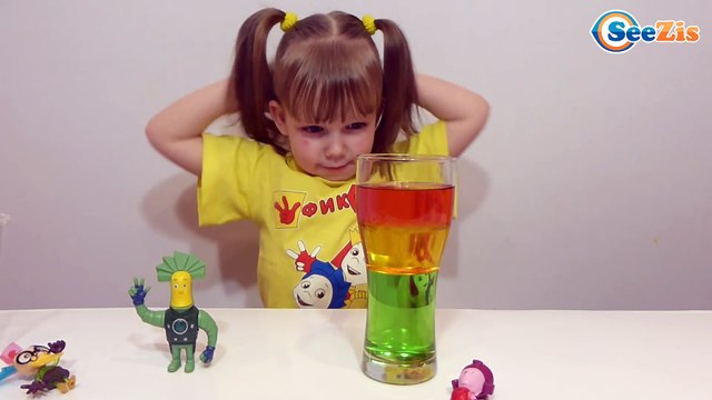 ✔ ФИКСИКИ. Девочка Ника проводит опыты с жидкостью в ФиксиЛаборатории. Видео для детей. Fixiki ✔
