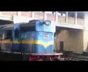 Sri Lanka Yaldevi Train at Mount Lavinia Station