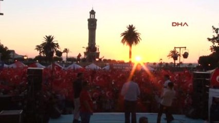 İzmir'de Darbe Karşıtı Protestolar Devam Ediyor