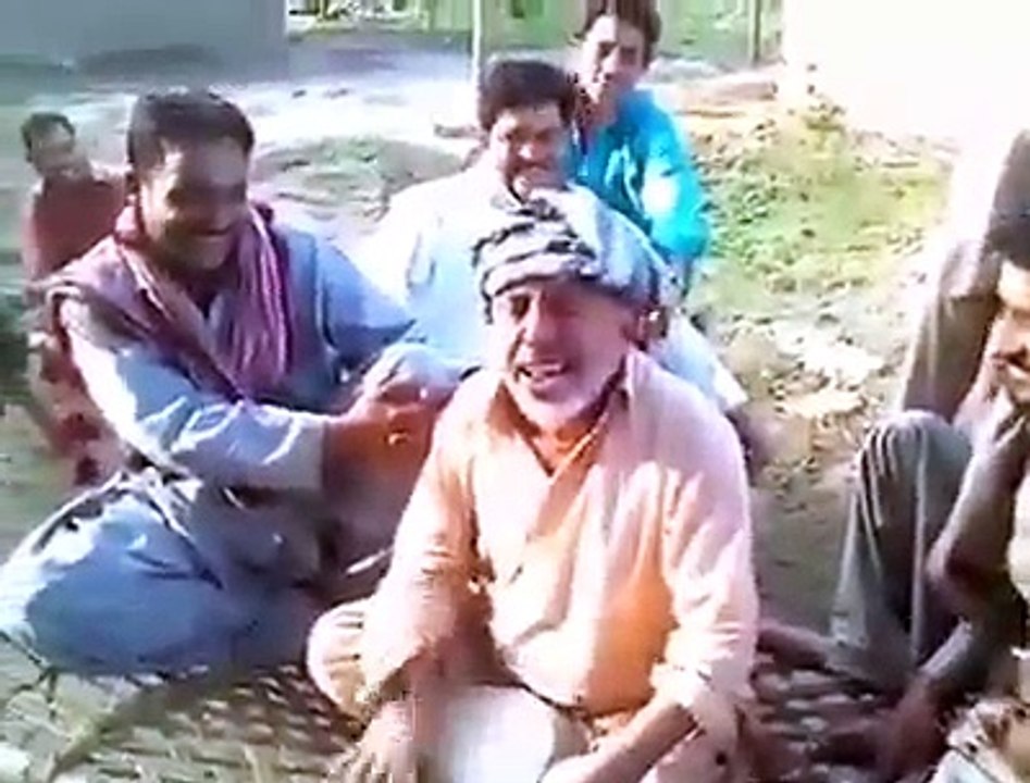 Shadi na karna yaro Baba sing a song