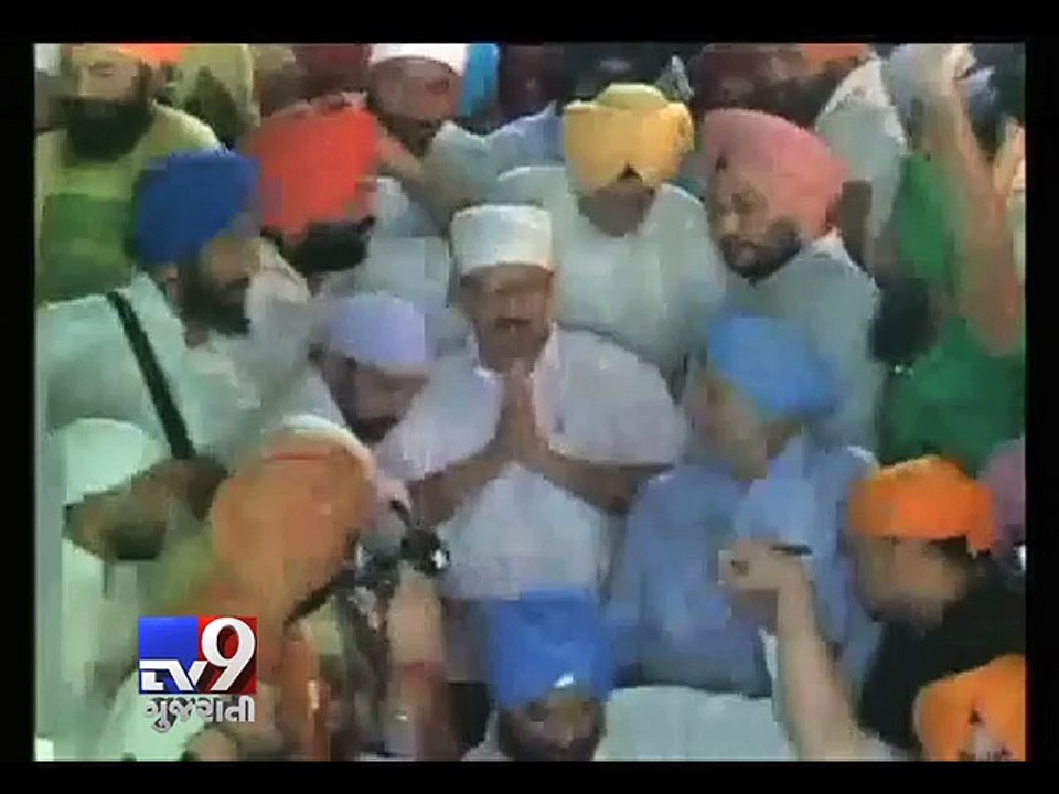 Arvind Kejriwal cleans dishes at Golden Temple, to say sorry - Tv9 Gujarati
