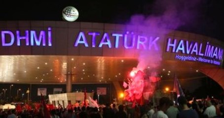 Atatürk Havalimanı'na 2 TIR Mühimmat ve Zırhlı Araç Getirildi