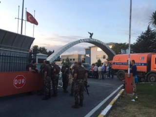 Hava Harp Okulu'na Özel Harekat Baskını!